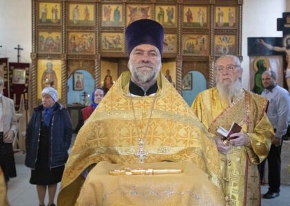 Божественная литургия в приходе храма Покрова Пресвятой Богородицы аг. Коммунар