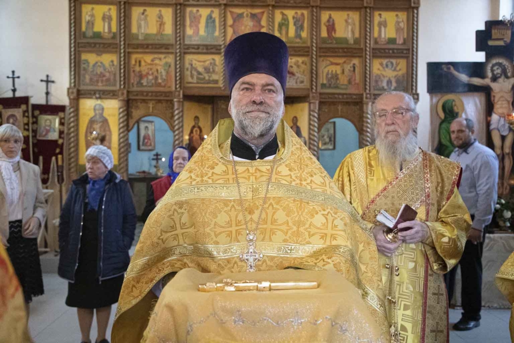 Божественная литургия в приходе храма Покрова Пресвятой Богородицы аг. Коммунар